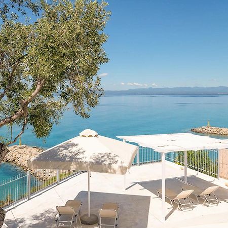 Pouletis Family Apartments - Akroyali Seaview Getaways Каламата Екстериор снимка