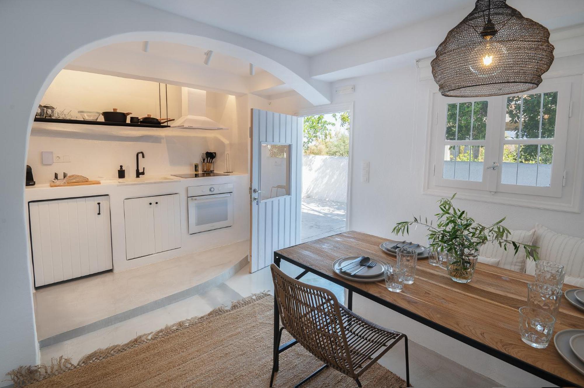 Pouletis Family Apartments - Akroyali Seaview Getaways Каламата Екстериор снимка