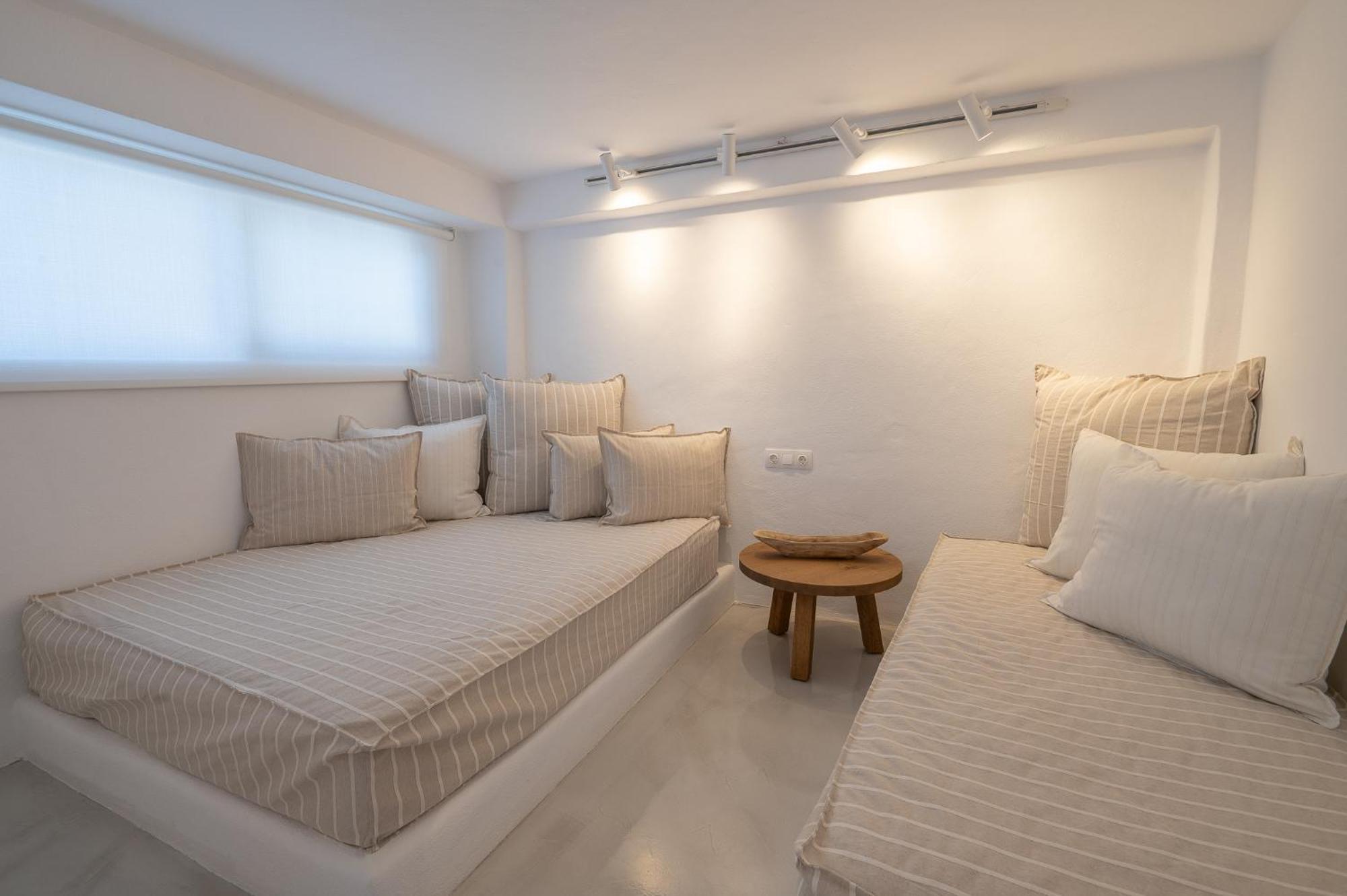 Pouletis Family Apartments - Akroyali Seaview Getaways Каламата Екстериор снимка