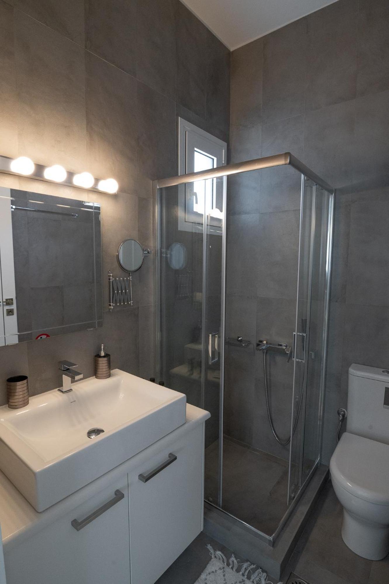 Pouletis Family Apartments - Akroyali Seaview Getaways Каламата Екстериор снимка