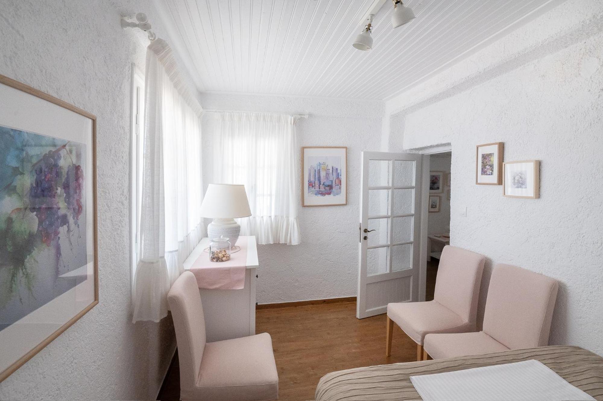 Pouletis Family Apartments - Akroyali Seaview Getaways Каламата Екстериор снимка