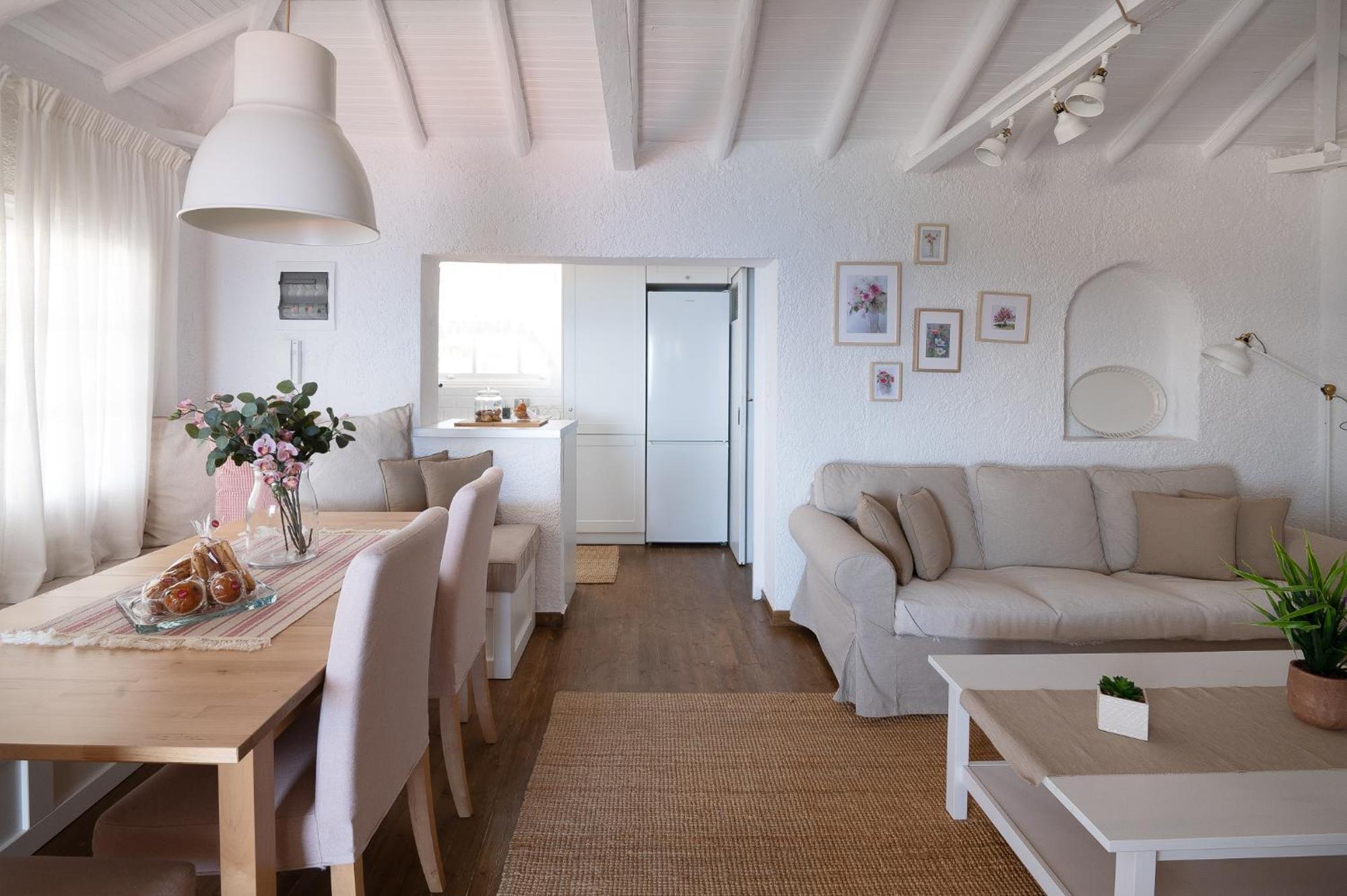 Pouletis Family Apartments - Akroyali Seaview Getaways Каламата Екстериор снимка