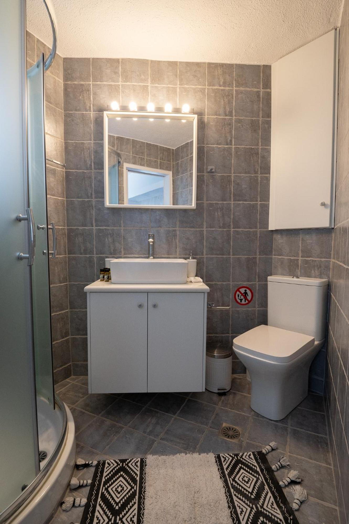 Pouletis Family Apartments - Akroyali Seaview Getaways Каламата Екстериор снимка