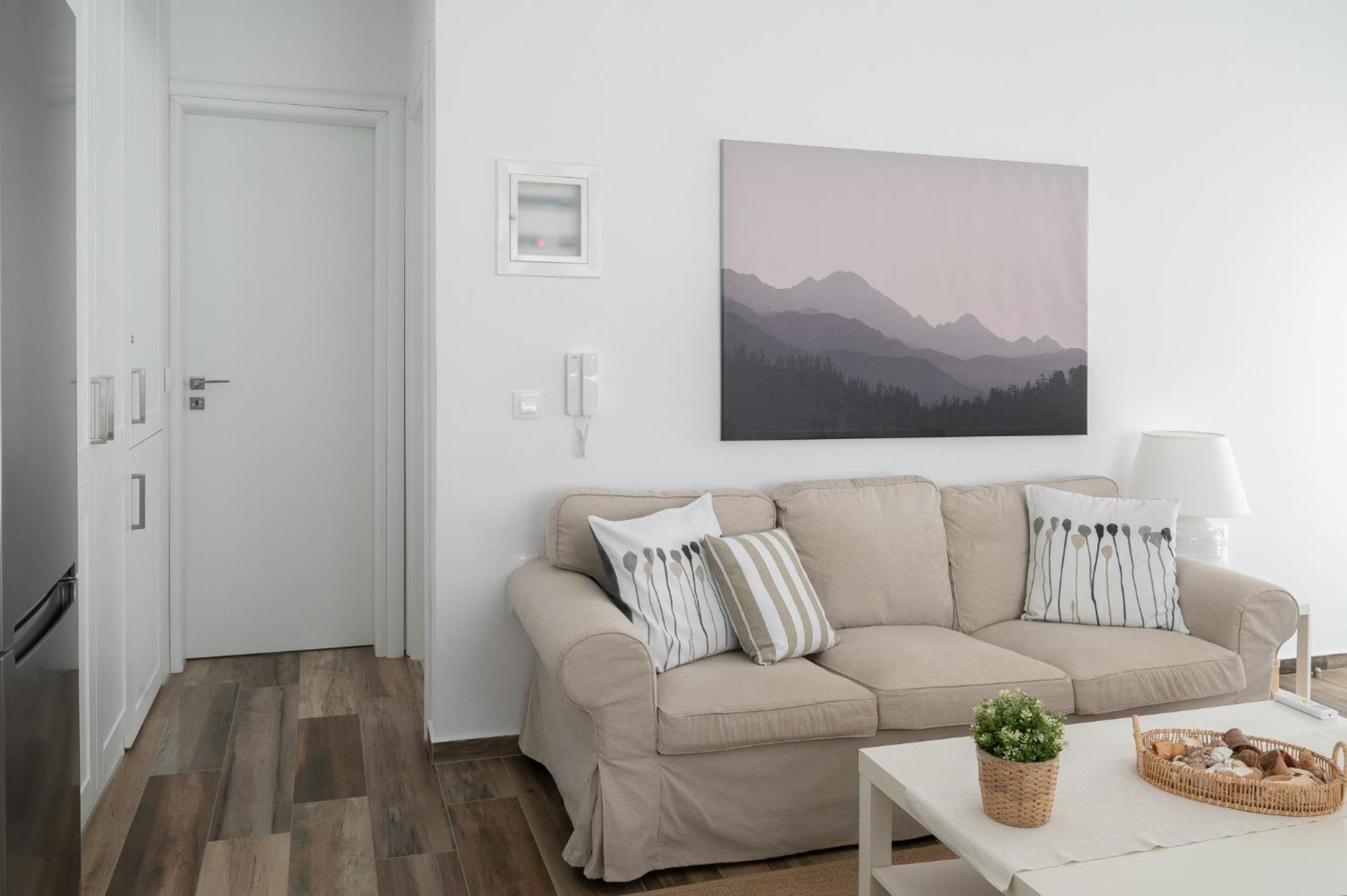 Pouletis Family Apartments - Akroyali Seaview Getaways Каламата Стая снимка