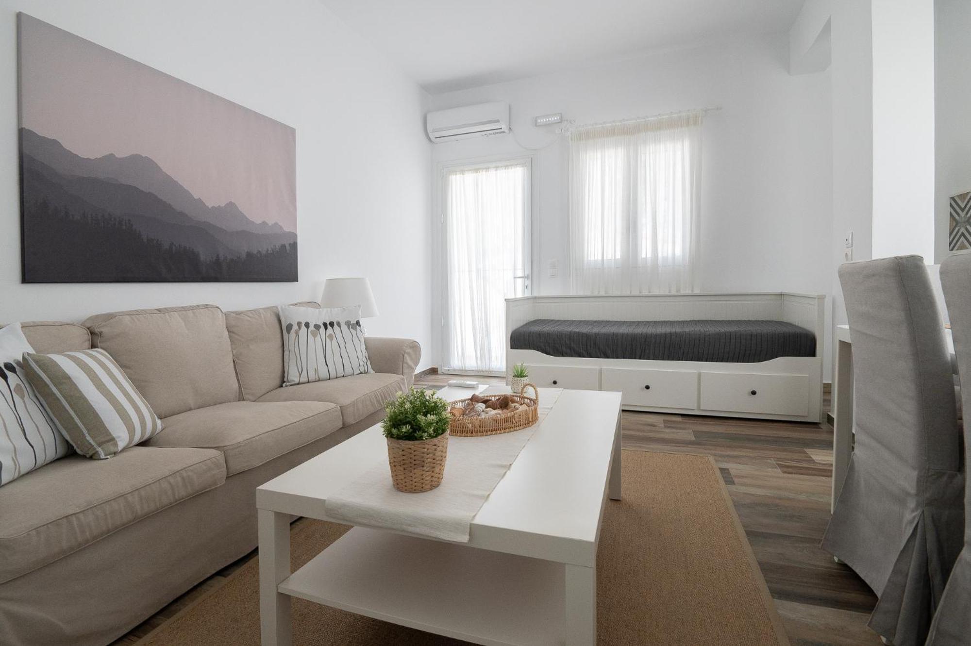 Pouletis Family Apartments - Akroyali Seaview Getaways Каламата Стая снимка
