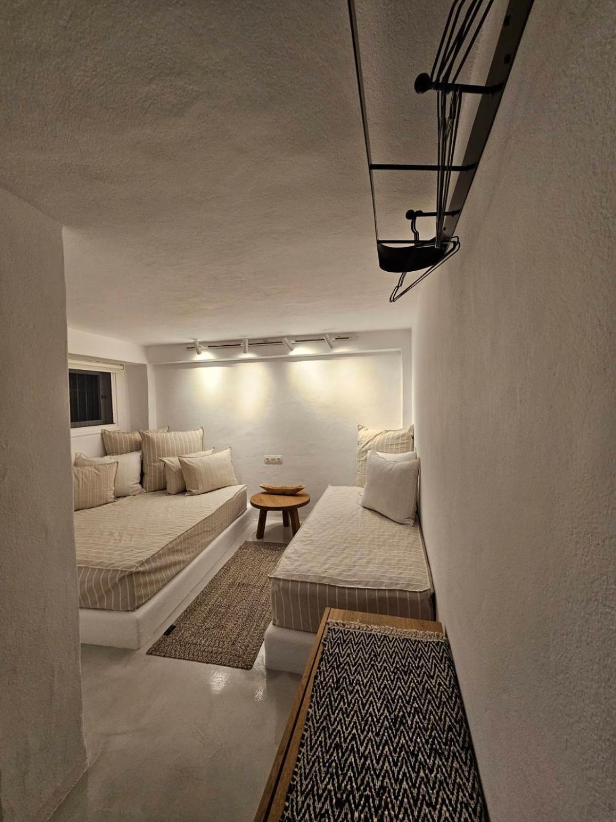 Pouletis Family Apartments - Akroyali Seaview Getaways Каламата Екстериор снимка